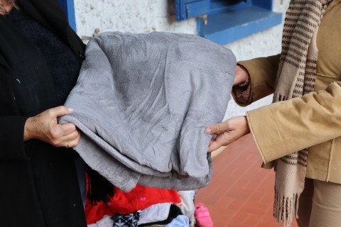 Com previsão de frio intenso, Canela intensifica campanhas do agasalho para famílias e animais acolhidos
