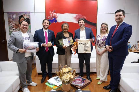 Prefeito de Canela é recebido pela ministra da Cultura e coloca revitalização do Teatro na pauta
