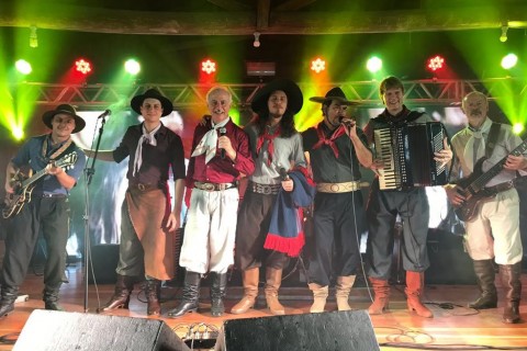 32ª Festa Colonial de Canela abre programação nesta sexta-feira com cultura, gastronomia e show de Os Serranos.