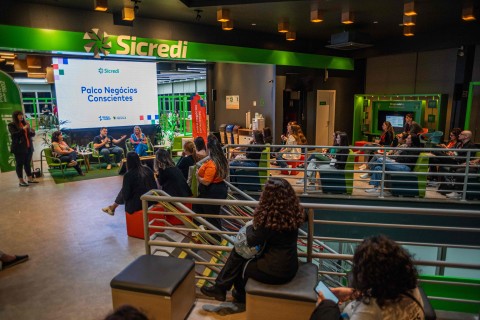 Sicredi Pioneira conecta inovação e impacto social no Novo Hamburgo Feevale Summit