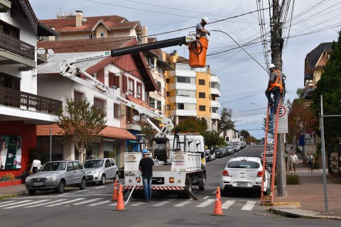 Prefeitura de Nova Petrópolis realiza manutenção da iluminação pública no Município