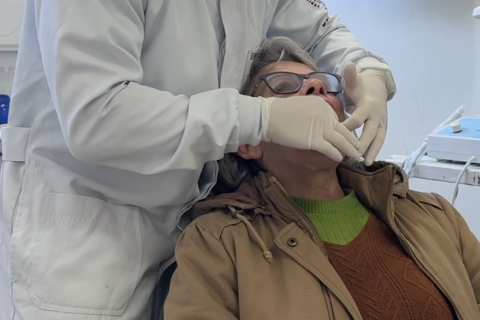 Serviço gratuito de próteses dentárias transforma sorriso de pacientes do SUS em Gramado