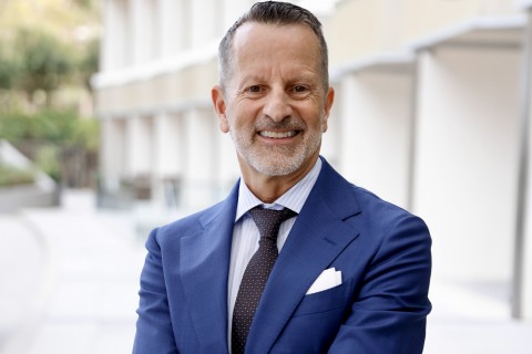 Ed Salvato, referência global em turismo LGBTQ+, estreia no Festuris 2025