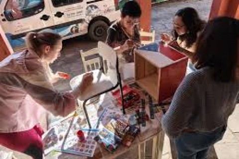 Biblioteca Pública Municipal de Nova Petrópolis sediou aula de pintura folclórica tcheca
