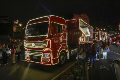 Caravana de Natal da Coca-Cola FEMSA Brasil passa por Gramado no dia 13 de dezembro